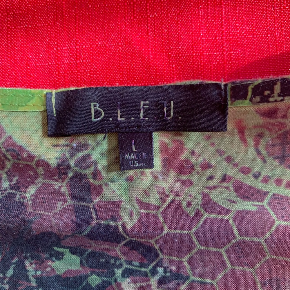 B.L.E.U. green beaded sublimation top Large - Picture 5 of 5